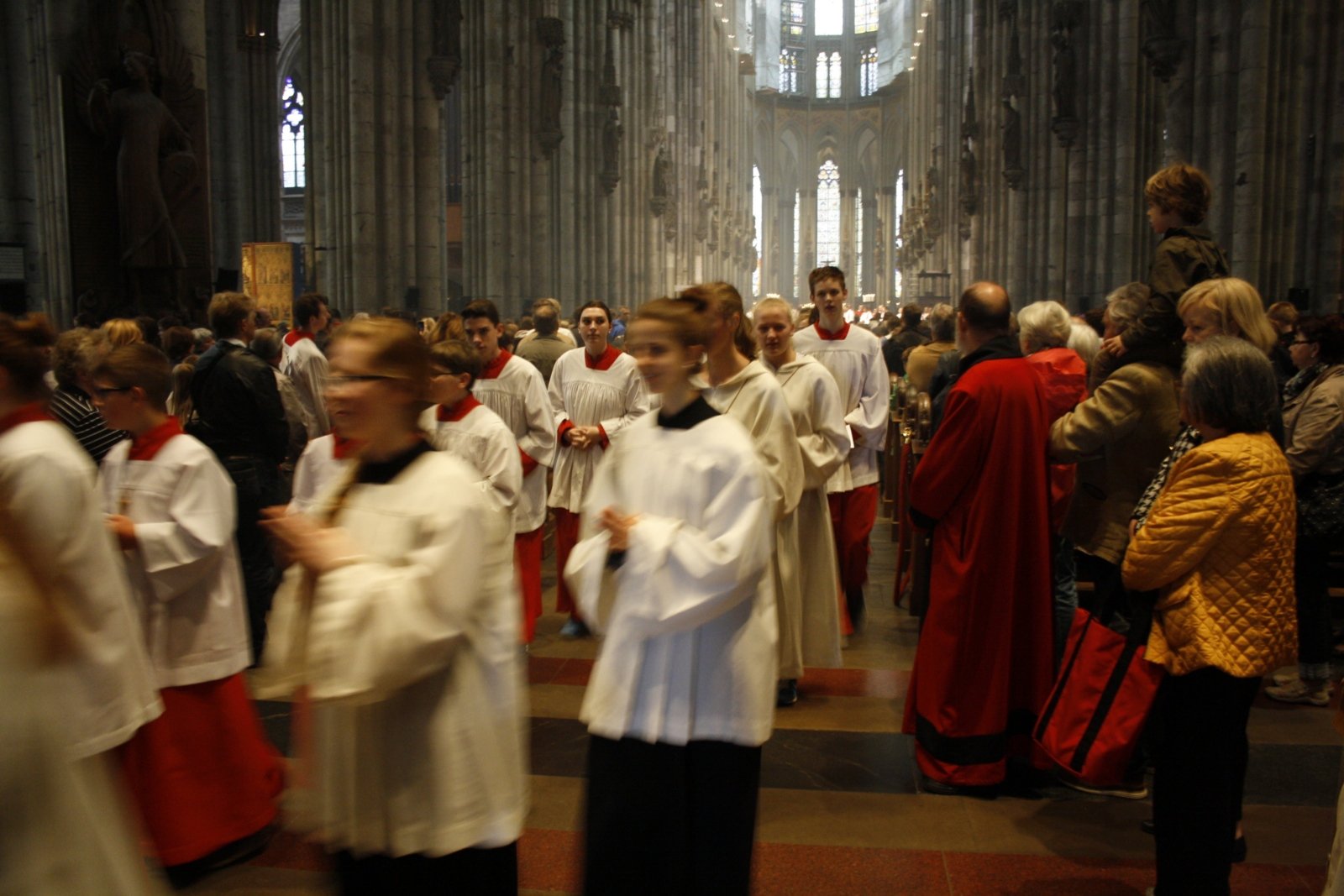 Minitag 2014 - Kölner Dom - Auszug (c) Erzbistum Köln / Abteilung Jugendseelsorge