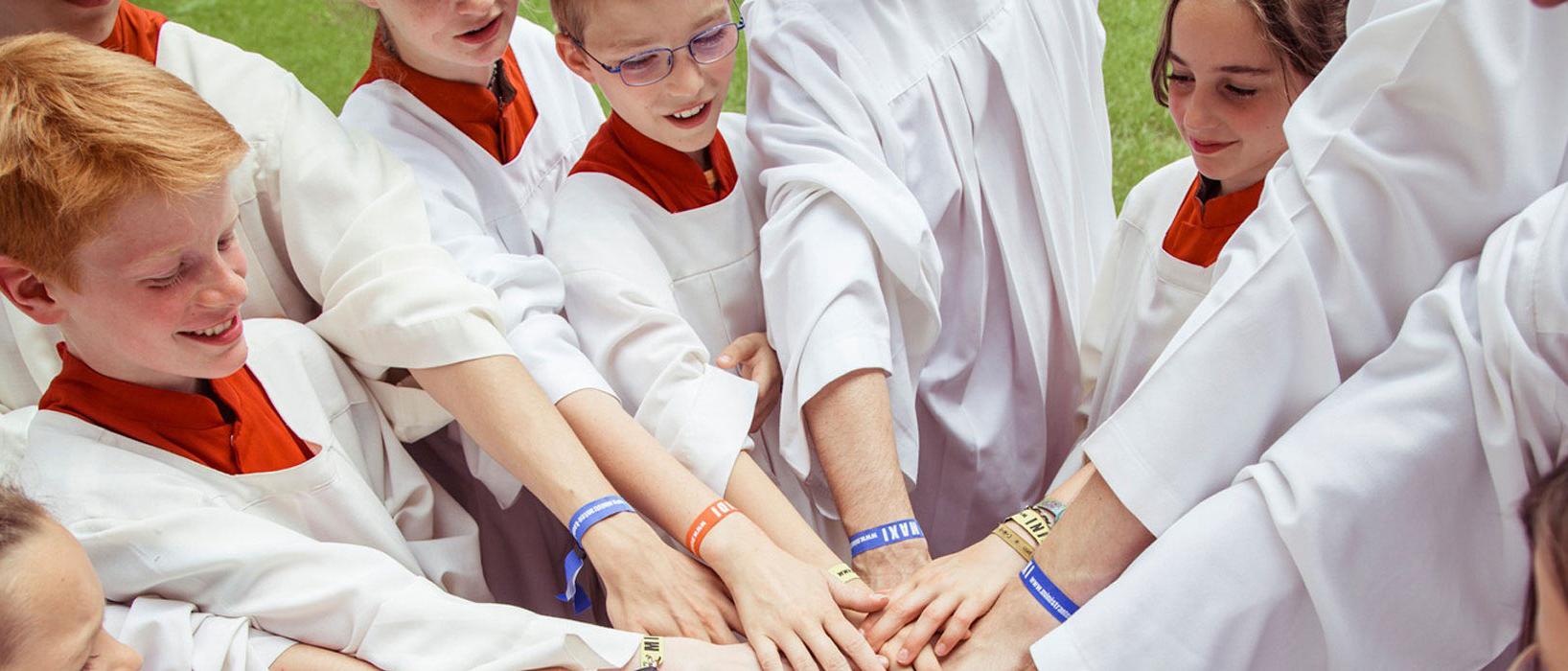 Ministrantinnen und Ministranten