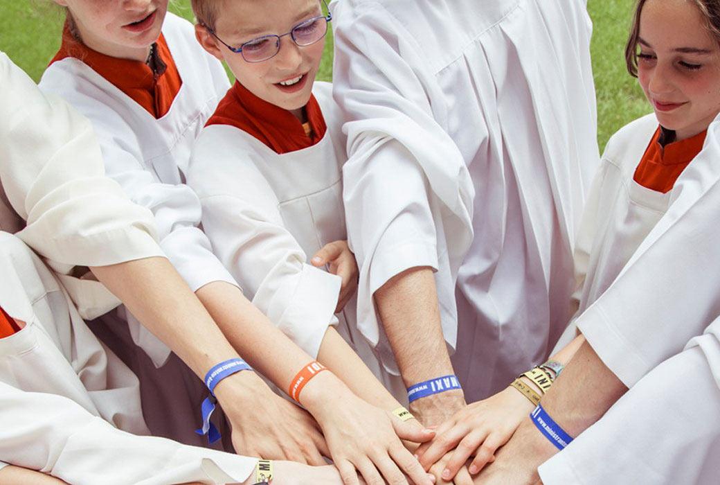 Ministrantinnen und Ministranten