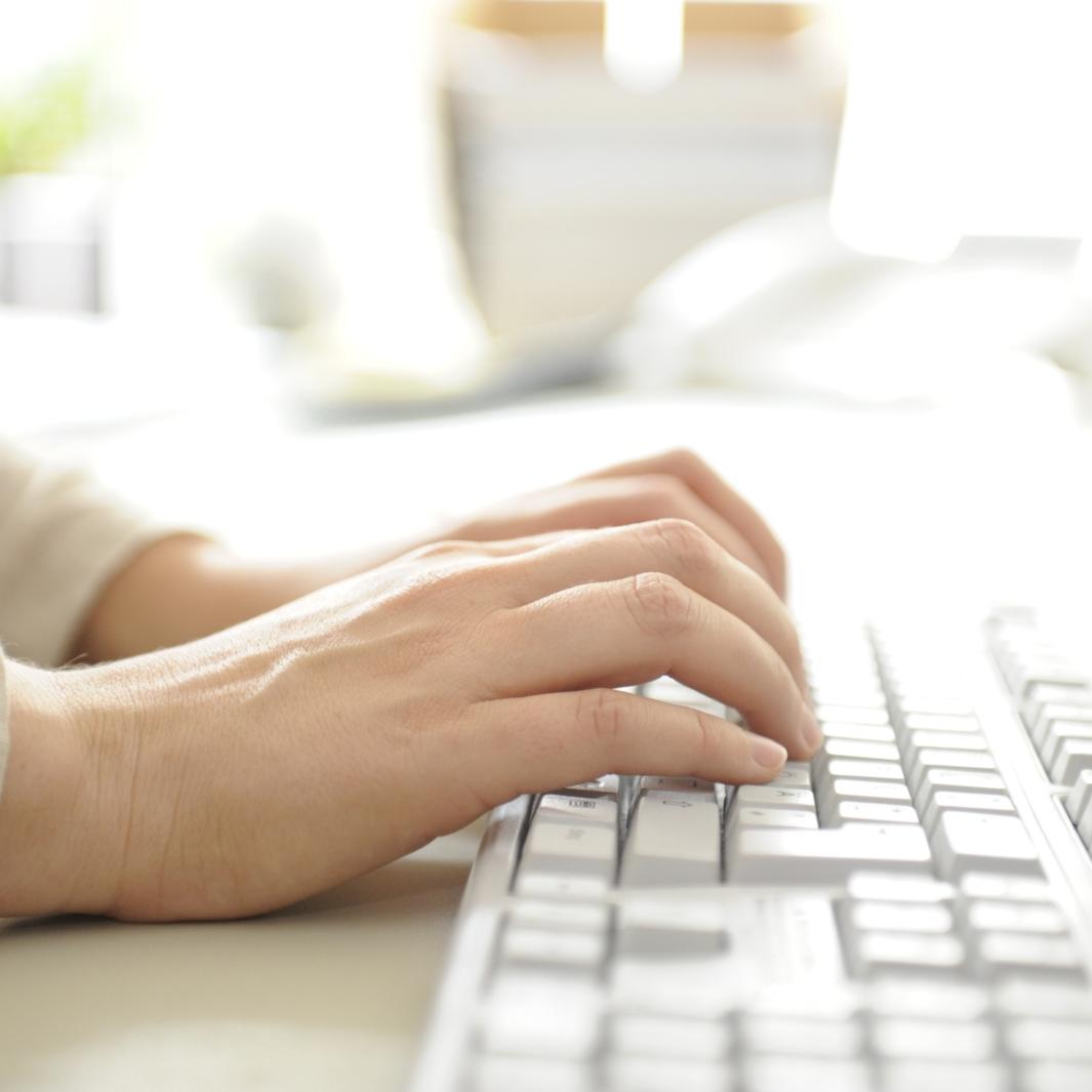 Diözesantag Öffentlichkeitsarbeit 2019 Maternushaus Köln Kardinal-Frings-Str. 1-3  Blickwechsel  Tastatur, schreiben, bearbeiten, formatieren, drucken, lesen und darüber nachdenken Ex-Bild-DB-ID: 8506 (c) Erzbistum Köln / Kasiske Diözesantag Öffentlichkeitsarbeit 2019 Maternushaus Köln Kardinal-Frings-Str. 1-3  Blickwechsel  Tastatur, schreiben, bearbeiten, formatieren, drucken, lesen und darüber nachdenken Ex-Bild-DB-ID: 8506