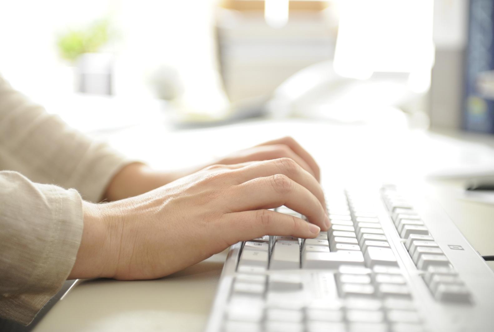 Diözesantag Öffentlichkeitsarbeit 2019 Maternushaus Köln Kardinal-Frings-Str. 1-3  Blickwechsel  Tastatur, schreiben, bearbeiten, formatieren, drucken, lesen und darüber nachdenken Ex-Bild-DB-ID: 8506 (c) Erzbistum Köln / Kasiske Diözesantag Öffentlichkeitsarbeit 2019 Maternushaus Köln Kardinal-Frings-Str. 1-3  Blickwechsel  Tastatur, schreiben, bearbeiten, formatieren, drucken, lesen und darüber nachdenken Ex-Bild-DB-ID: 8506