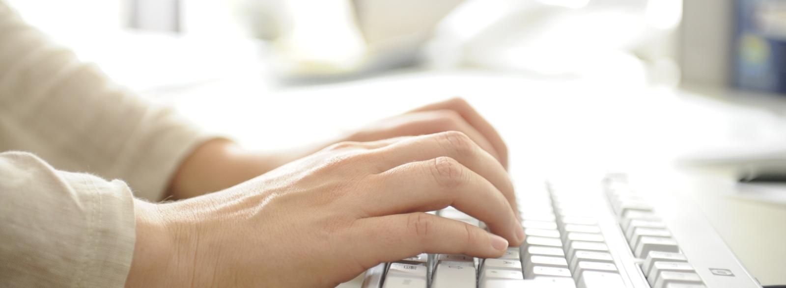 Diözesantag Öffentlichkeitsarbeit 2019 Maternushaus Köln Kardinal-Frings-Str. 1-3  Blickwechsel  Tastatur, schreiben, bearbeiten, formatieren, drucken, lesen und darüber nachdenken Ex-Bild-DB-ID: 8506 (c) Erzbistum Köln / Kasiske Diözesantag Öffentlichkeitsarbeit 2019 Maternushaus Köln Kardinal-Frings-Str. 1-3  Blickwechsel  Tastatur, schreiben, bearbeiten, formatieren, drucken, lesen und darüber nachdenken Ex-Bild-DB-ID: 8506