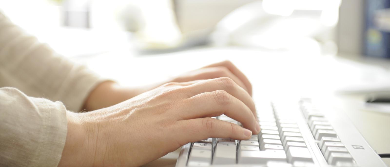 Diözesantag Öffentlichkeitsarbeit 2019 Maternushaus Köln Kardinal-Frings-Str. 1-3  Blickwechsel  Tastatur, schreiben, bearbeiten, formatieren, drucken, lesen und darüber nachdenken Ex-Bild-DB-ID: 8506 (c) Erzbistum Köln / Kasiske Diözesantag Öffentlichkeitsarbeit 2019 Maternushaus Köln Kardinal-Frings-Str. 1-3  Blickwechsel  Tastatur, schreiben, bearbeiten, formatieren, drucken, lesen und darüber nachdenken Ex-Bild-DB-ID: 8506