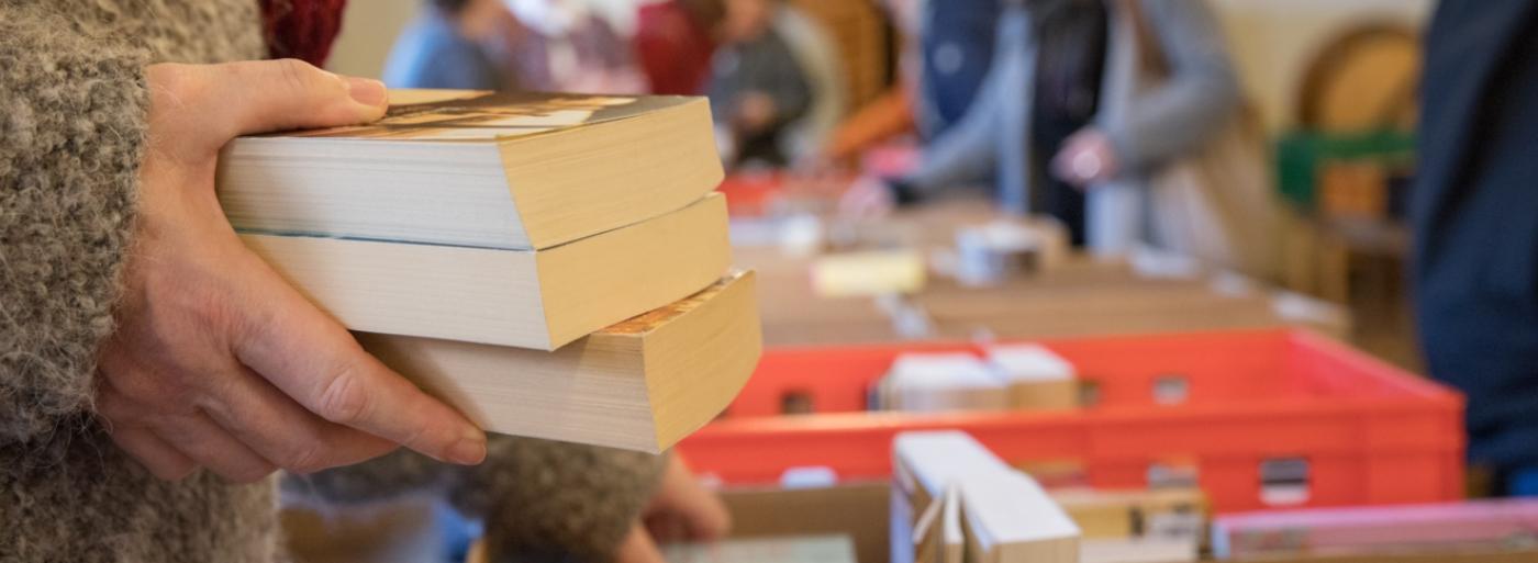 Bücherflohmarkt, der Katholische Öffentliche Bücherei (KÖB) im Pfarrsaal (c) Luis Rüsing - Capture Life Bücherflohmarkt, der Katholische Öffentliche Bücherei (KÖB) im Pfarrsaal
