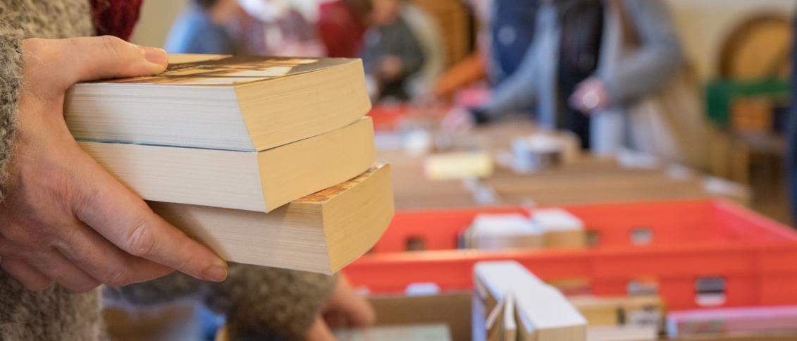 Bücherflohmarkt, der Katholische Öffentliche Bücherei (KÖB) im Pfarrsaal (c) Luis Rüsing - Capture Life Bücherflohmarkt, der Katholische Öffentliche Bücherei (KÖB) im Pfarrsaal