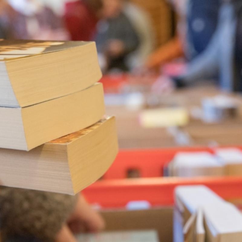 Bücherflohmarkt, der Katholische Öffentliche Bücherei (KÖB) im Pfarrsaal (c) Luis Rüsing - Capture Life Bücherflohmarkt, der Katholische Öffentliche Bücherei (KÖB) im Pfarrsaal