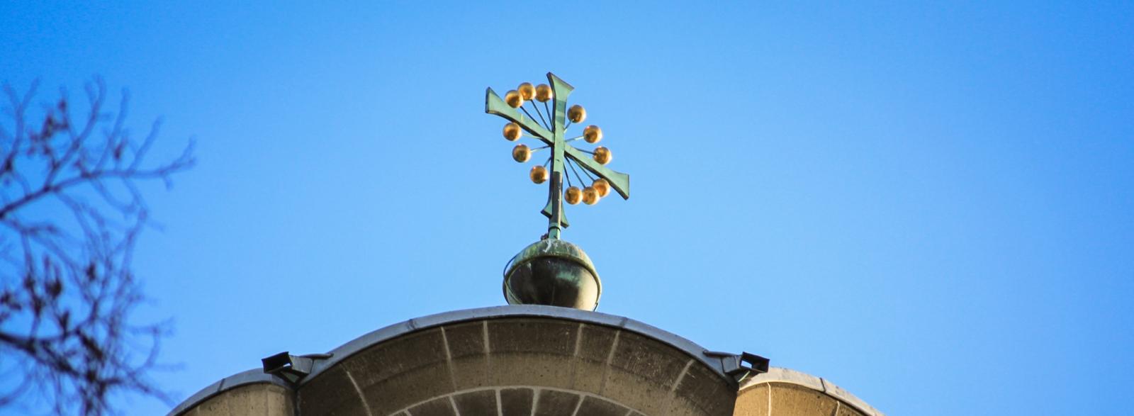 St. Aposteln ist eine von zwölf großen romanischen Kirchen in der Altstadt Kölns. Die dreischiffige Basilika St. Aposteln liegt im Zentrum von Köln am Neumarkt.  Sie ist die Pfarrkirche der Pfarrei St. Aposteln mit Ihren Kirchorten St. Andreas, St. Aposteln, St. Maria i.d. Kupfergasse, St. Kolumba, Groß St. Martin und der ehemaligen Dom-Pfarrei. Ex-Bild-DB-ID: 19025 (c) Luis Rüsing - Capture Life St. Aposteln ist eine von zwölf großen romanischen Kirchen in der Altstadt Kölns. Die dreischiffige Basilika St. Aposteln liegt im Zentrum von Köln am Neumarkt.  Sie ist die Pfarrkirche der Pfarrei St. Aposteln mit Ihren Kirchorten St. Andreas, St. Aposteln, St. Maria i.d. Kupfergasse, St. Kolumba, Groß St. Martin und der ehemaligen Dom-Pfarrei. Ex-Bild-DB-ID: 19025