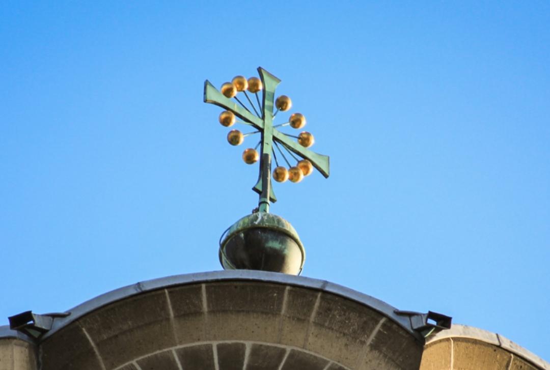 St. Aposteln ist eine von zwölf großen romanischen Kirchen in der Altstadt Kölns. Die dreischiffige Basilika St. Aposteln liegt im Zentrum von Köln am Neumarkt.  Sie ist die Pfarrkirche der Pfarrei St. Aposteln mit Ihren Kirchorten St. Andreas, St. Aposteln, St. Maria i.d. Kupfergasse, St. Kolumba, Groß St. Martin und der ehemaligen Dom-Pfarrei. Ex-Bild-DB-ID: 19025 (c) Luis Rüsing - Capture Life St. Aposteln ist eine von zwölf großen romanischen Kirchen in der Altstadt Kölns. Die dreischiffige Basilika St. Aposteln liegt im Zentrum von Köln am Neumarkt.  Sie ist die Pfarrkirche der Pfarrei St. Aposteln mit Ihren Kirchorten St. Andreas, St. Aposteln, St. Maria i.d. Kupfergasse, St. Kolumba, Groß St. Martin und der ehemaligen Dom-Pfarrei. Ex-Bild-DB-ID: 19025
